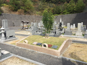 大野丸子山墓苑樹木葬写真。